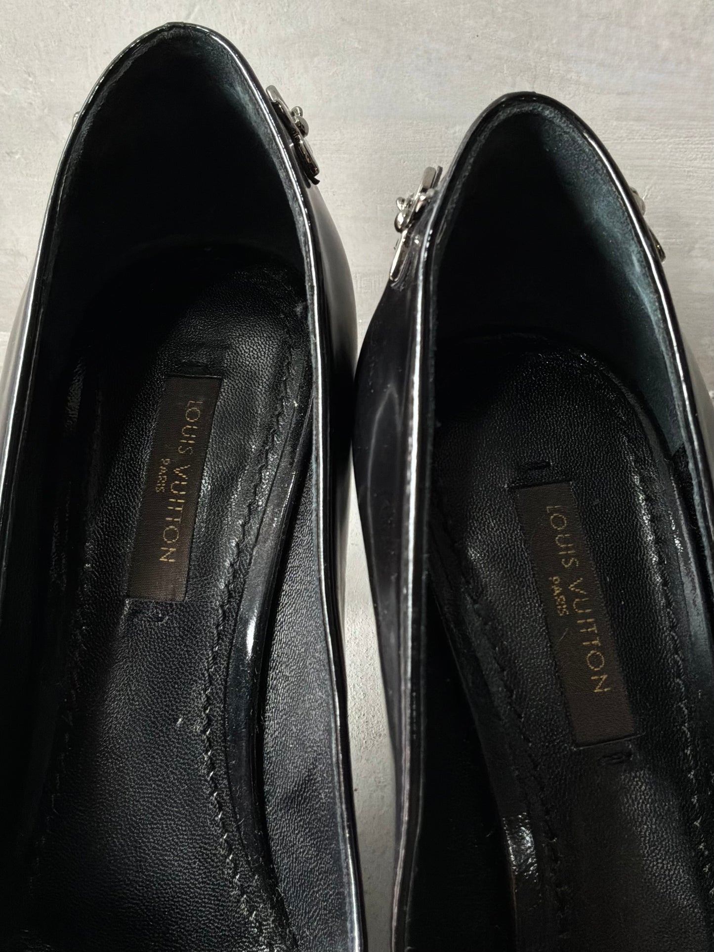 Louis Vuitton Black Chain Link Pumps