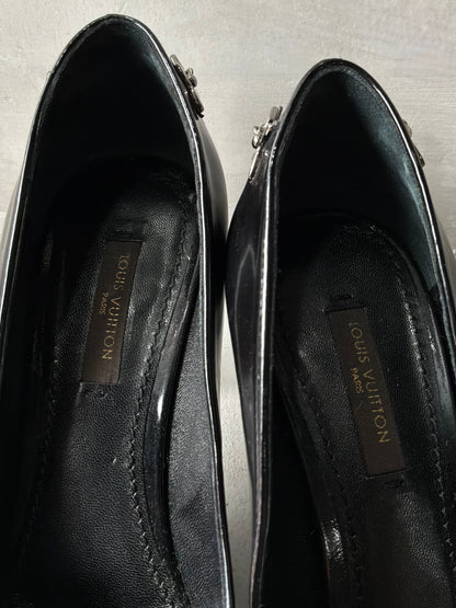 Louis Vuitton Black Chain Link Pumps