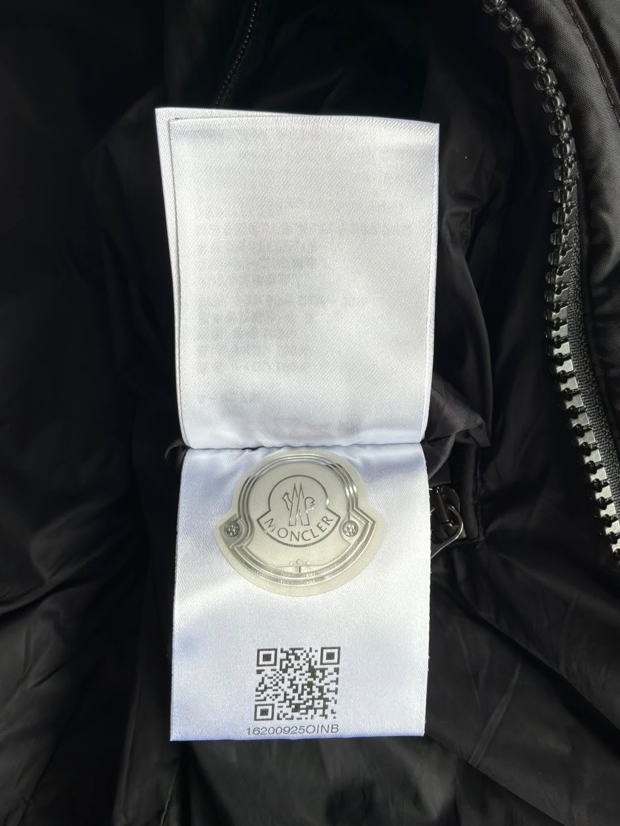 Moncler Gard Giubbotto Puffer Jacket