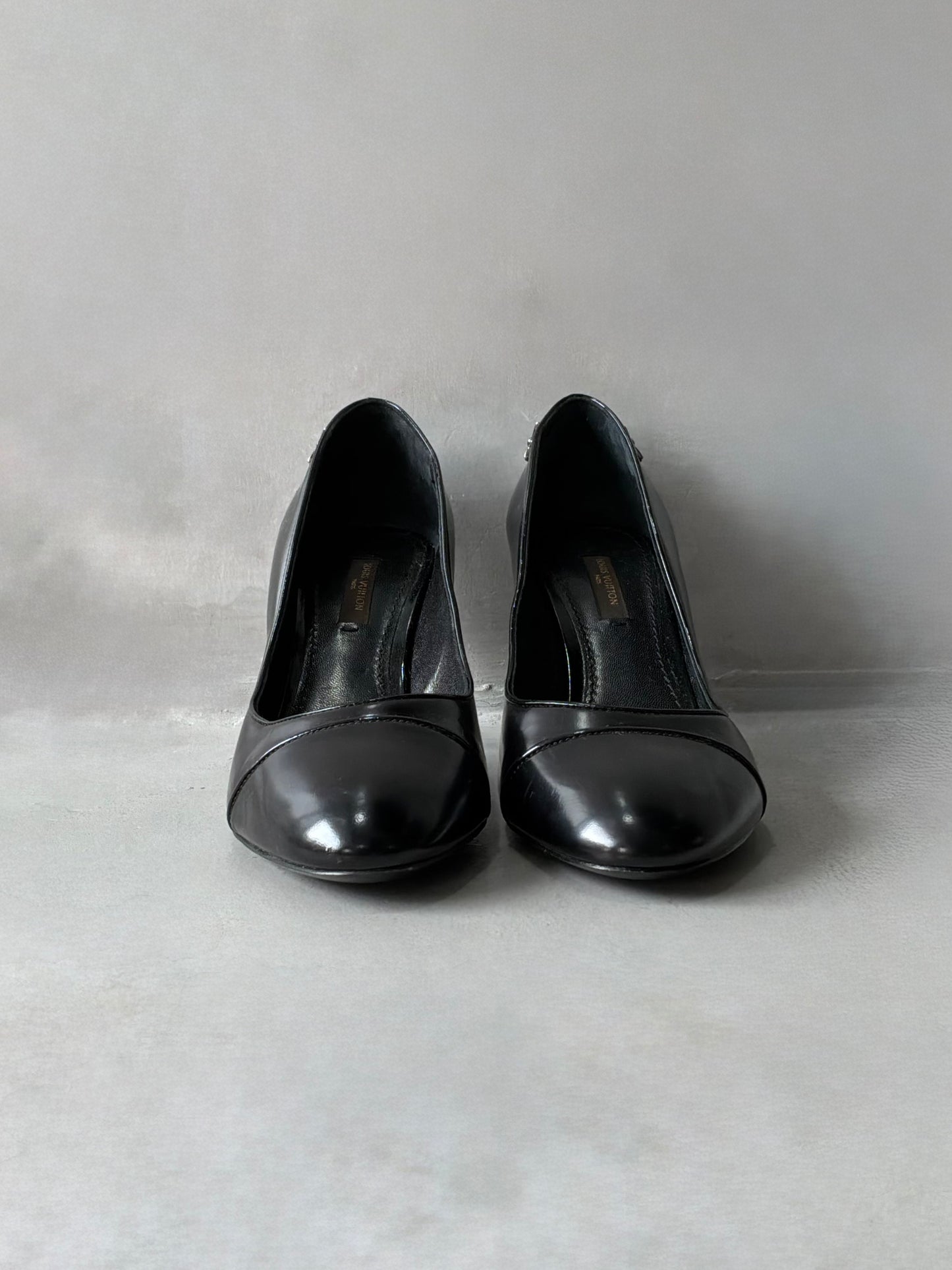 Louis Vuitton Black Chain Link Pumps
