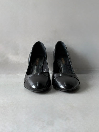 Louis Vuitton Black Chain Link Pumps