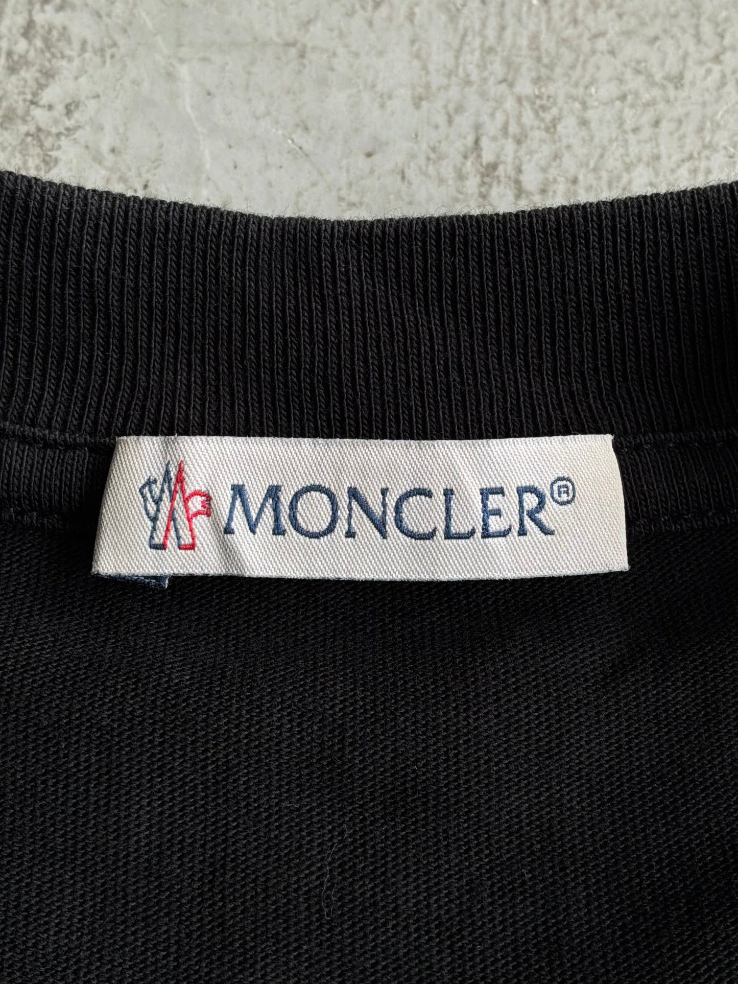 Moncler Script With Logo Balck Tee