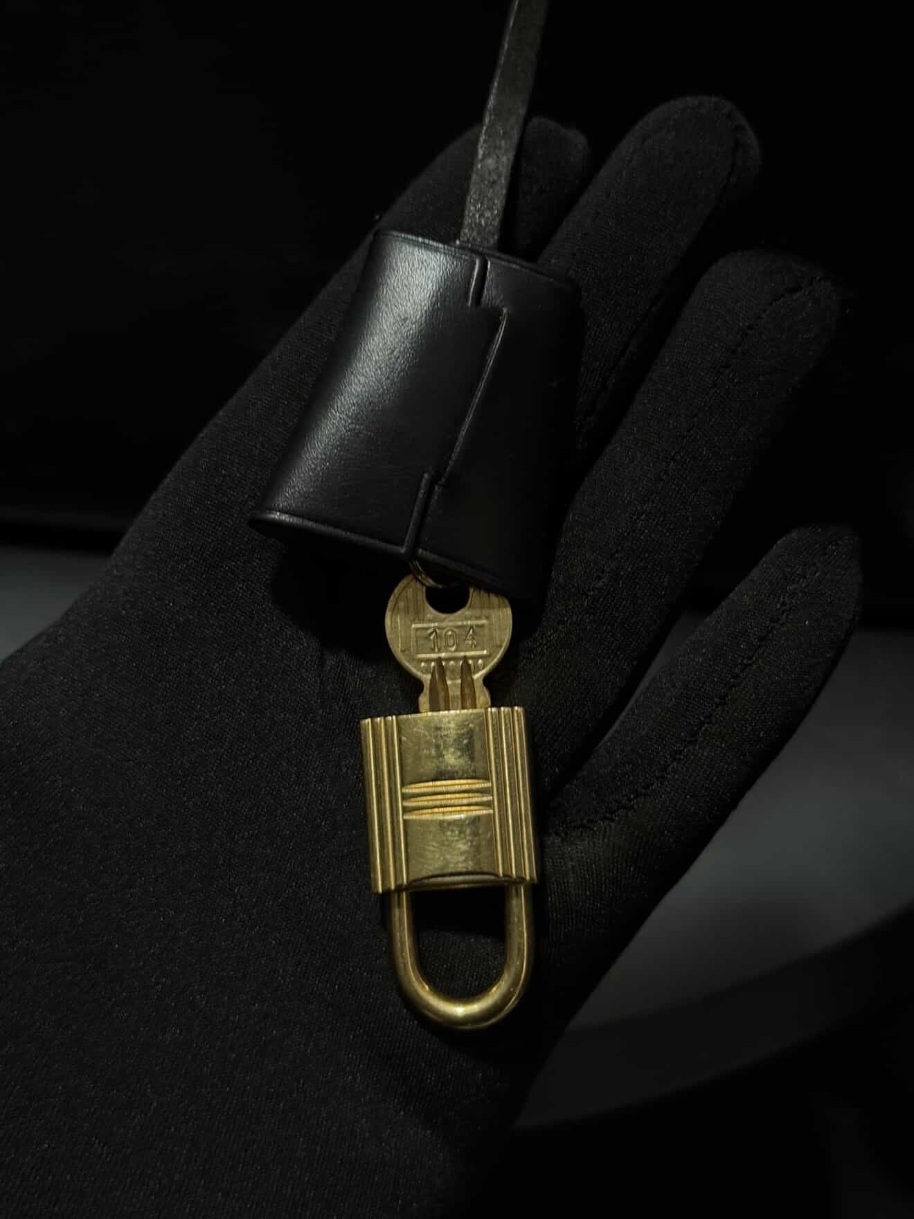 1984 Hermes Kelly Box 32 N Circle Stamp