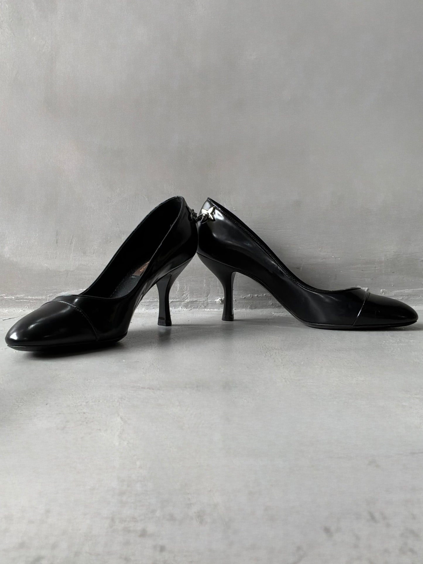 Louis Vuitton Black Chain Link Pumps