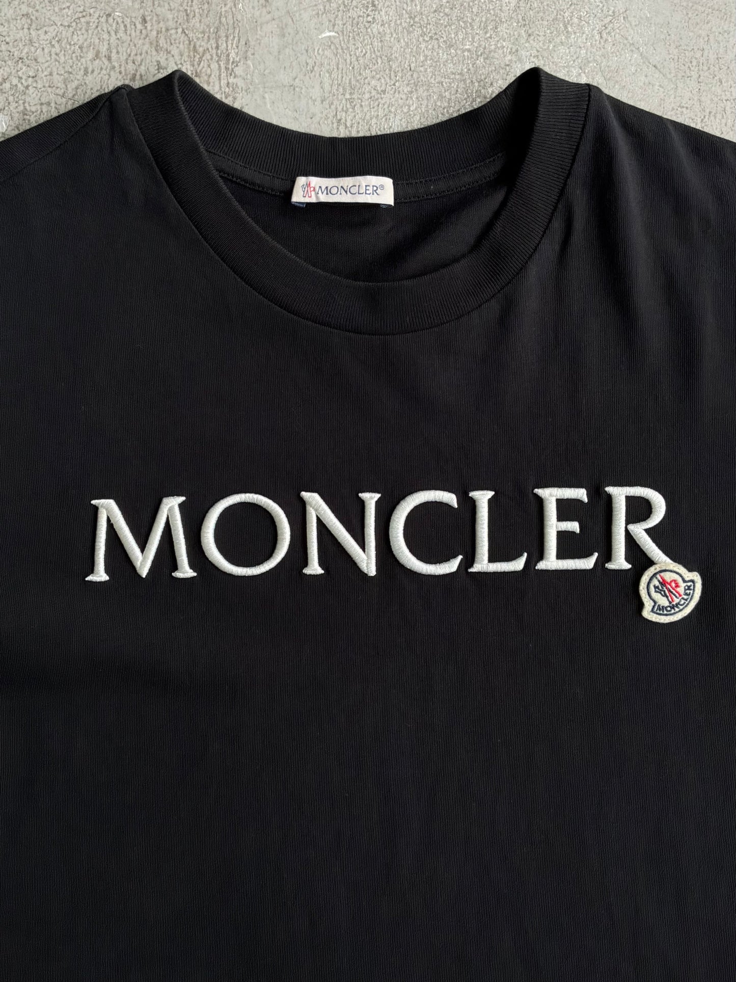 Moncler Script With Logo Balck Tee
