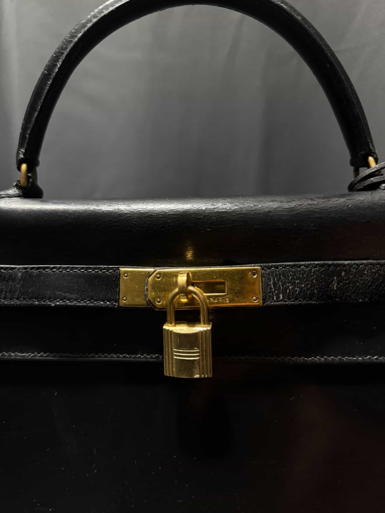 1984 Hermes Kelly Box 32 N Circle Stamp